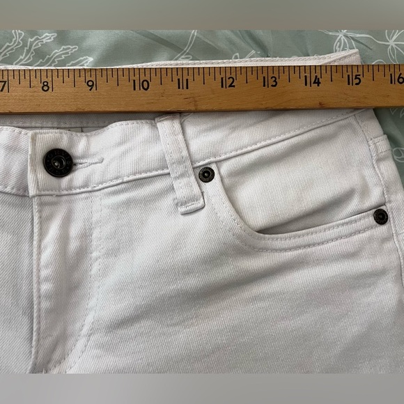 Orvis Women’s White Denim Jeans, Straight Leg Raw Hem Rolled, 27” Inseam; Size 6 - Picture 7 of 9